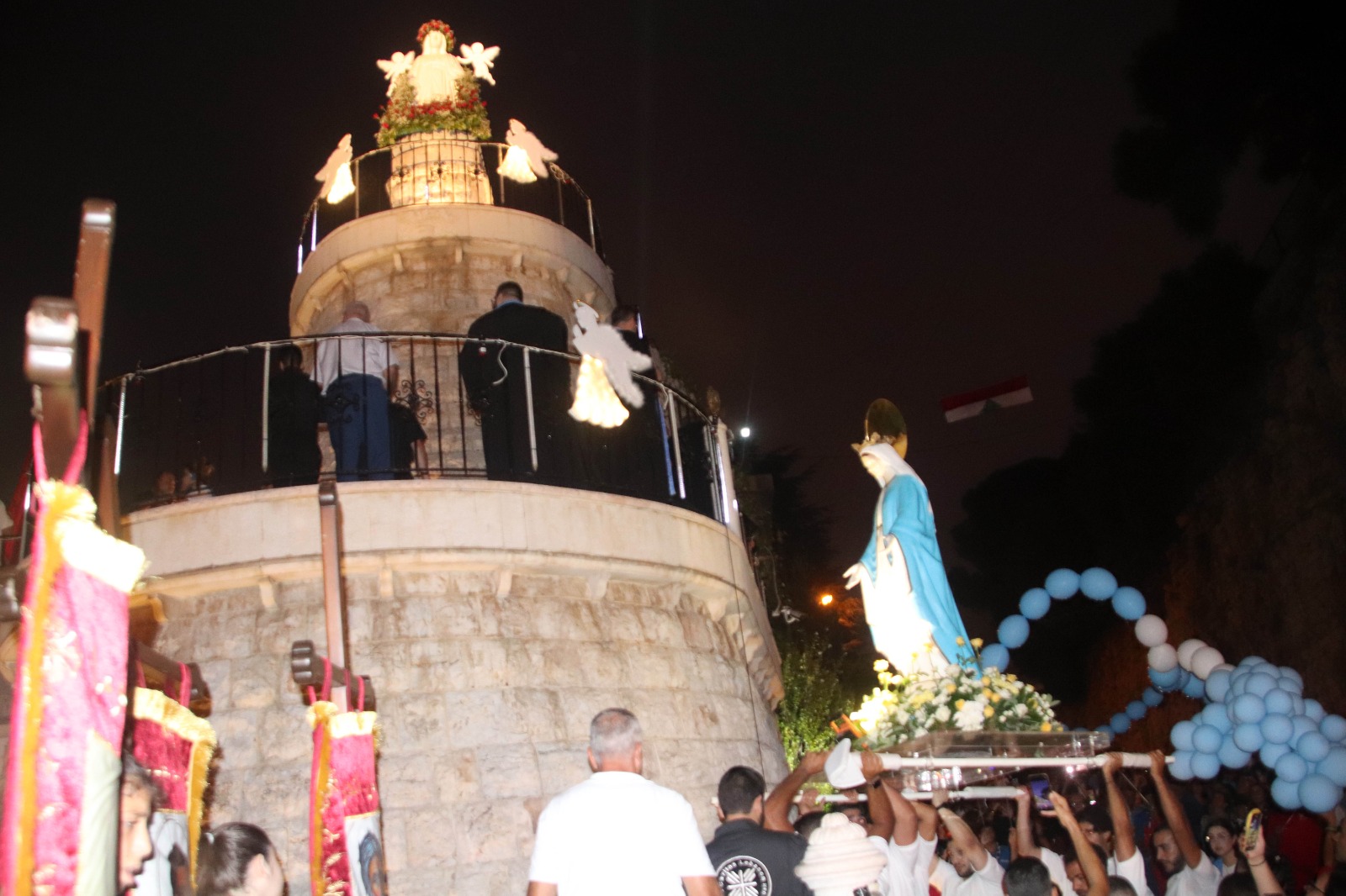 زياح شعبي حاشد في جزين وصلاة على نية السلام في لبنان